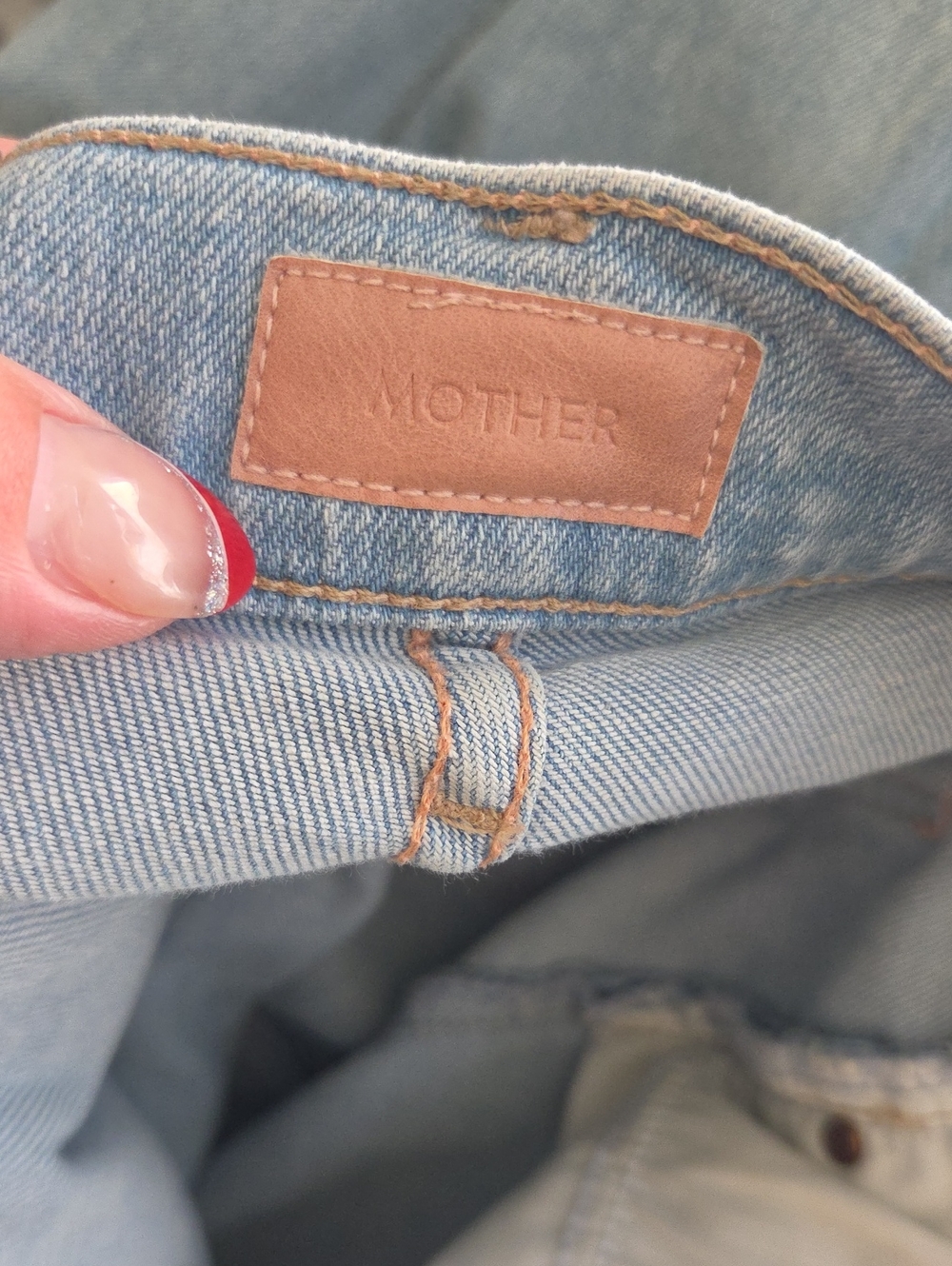 MOTHER The Weekender Jeans Size 26 Light Wash Flare Denim Women 26 Distressed - Picture 2 of 7